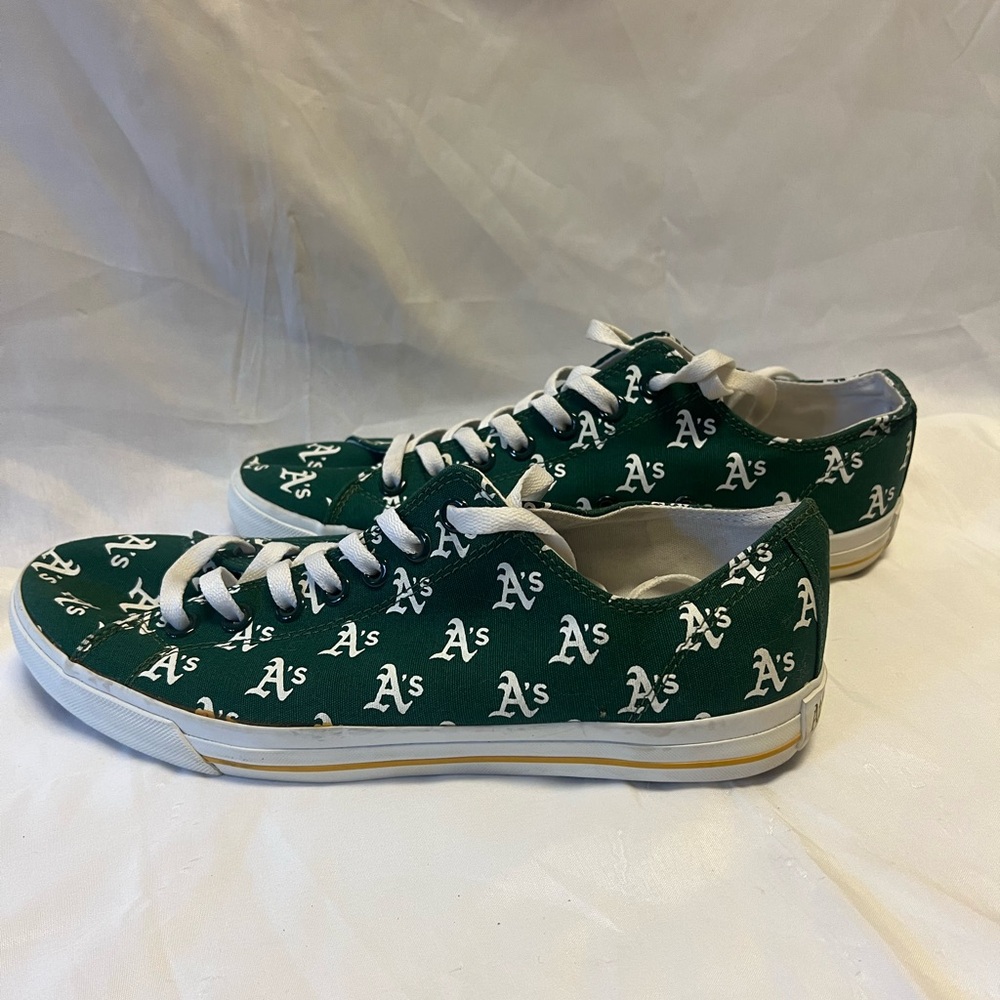 Row One Oakland Athletics A’s MLB Green & White Shoes Men’s Size 9.5 W/11.5
